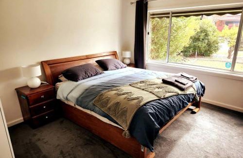 Airport West Casa | Charming Home Near Melbourne Airport & CBD