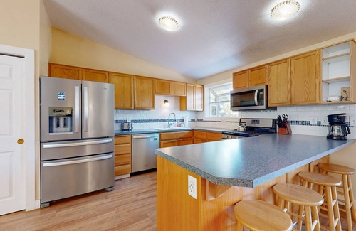 Warrenton Casa | Charming home near ocean with patio, firepit, WiFi, streaming, and wood stove