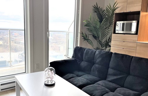 Little Burgundy Apartamento | Modern Downtown Condo w amazing Skyline view!