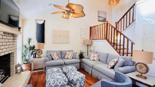 Windy Hill Casa | Charming Home - Pet Friendly - 4 Blocks from Beach