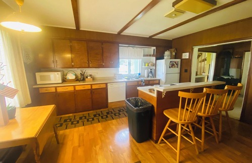 Rangeley Casa | Charming home quick walk to beach and shops