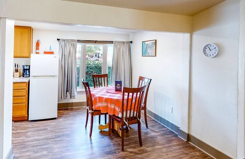 Springfield Casa | Charming Home w/ Fast WiFi, a Private Washer/Dryer, & Two Kitchens