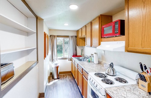 Springfield Casa | Charming Home w/ Fast WiFi, a Private Washer/Dryer, & Two Kitchens