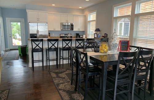 Michigan City Casa | Casa nueva con carrito de golf para 13 personas Excelente ubicación en el corazón de la subdivisión