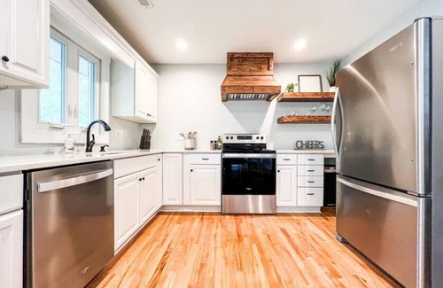 Wilmington Casa | Charming Home w/ King Beds, Fire Pit+Table Tennis