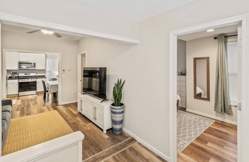Waukegan Casa | Charming Home with 3 Bedrooms