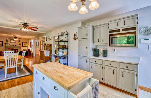 Alexander Casa | Charming home with fireplace, central AC, washer/dryer, & fast WiFi