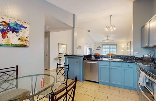 Indian Point Casa | Charming Home With Heated Pool, Ping-Pong and Pool Table