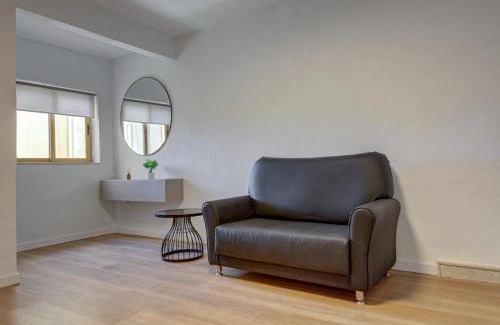 Il-Balluta Apartamento | Charming Home with Jacuzzi in St Julians