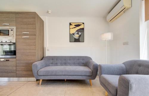 Il-Balluta Apartamento | Charming Home with Jacuzzi in St Julians
