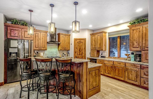 Quandary Village Casa | Charming home with mountain-view, fireplace, balcony, & washer/dryer