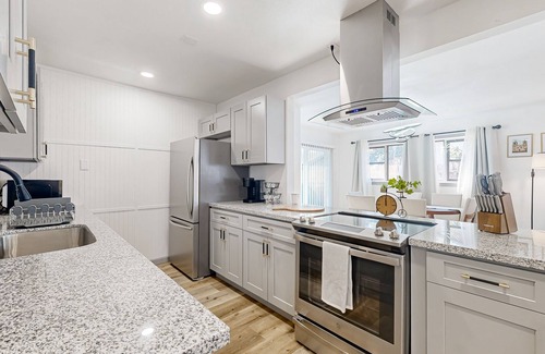 Shearer Hills - Ridgeview Casa | Charming home with grill & outdoor hangout - close to River Walk