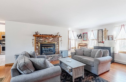 Eastham Casa | Charming home with WiFi, gazebo, deck, gas grill, & great location - dogs OK