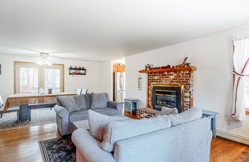 Eastham Casa | Charming home with WiFi, gazebo, deck, gas grill, & great location - dogs OK