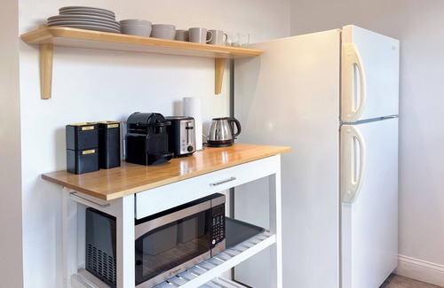 Crown Heights Apartamento | Charming hotel-like studio in Brooklyn with private backyard.