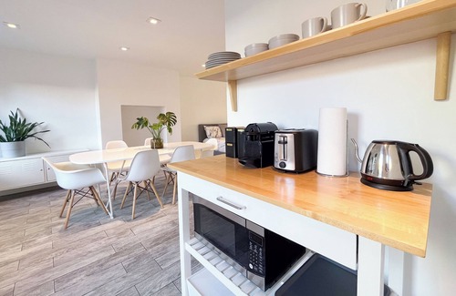 Crown Heights Apartamento | Charming hotel-like studio in Brooklyn with private backyard.