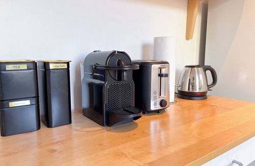 Crown Heights Apartamento | Charming hotel-like studio in Brooklyn with private backyard.