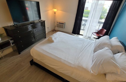 Pico - Robertson Apartamento | Charming Hotel Style Unit in Beverly Hills with AC + WiFi