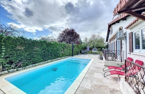 Cournon-dʼAuvergne Casa | Charming house with swimming pool