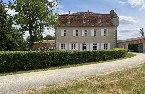 Montbron Casa | Encantadora casa para 24 personas.