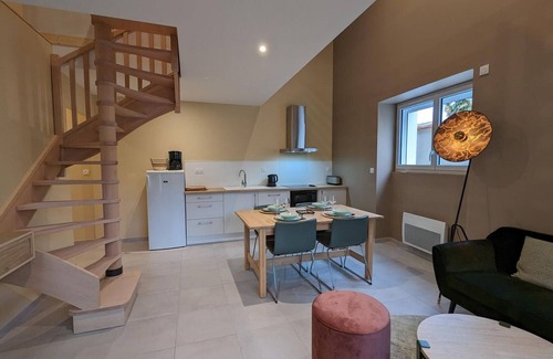 Angouleme Cabaña | Casa acogedora con patio privado en el centro de Angulema, cerca de transporte y parques