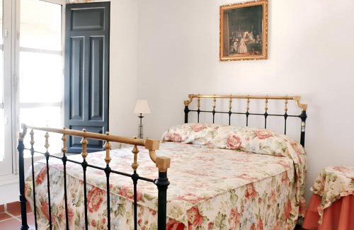 Castilblanco Casa | Charming House in Castilblanco with Terrace and Fireplace