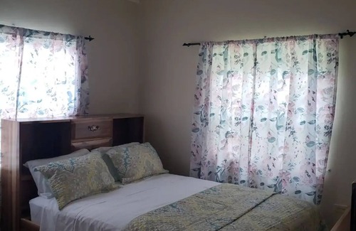 Salt Gut Casa | Charming house in delightful Boscobel with AC, WiFi. quiet neighborhood,