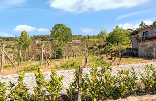 Castelo de Paiva Casa | Charming House in Fornos with shared pool
