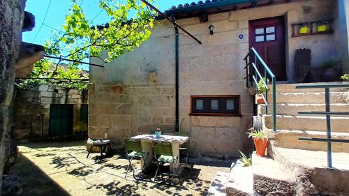 Lindoso Casa | Charming house in Lindoso with terrace and parking included