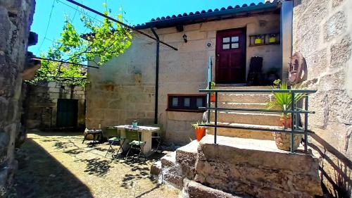 Lindoso Casa | Charming house in Lindoso with terrace and parking included