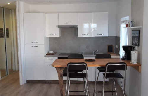 Miramas le Vieux Apartamento | Encantadora casa en pueblo medieval con terraza con vista al estanque, estacionamiento privado