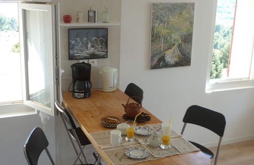 Miramas le Vieux Apartamento | Encantadora casa en pueblo medieval con terraza con vista al estanque, estacionamiento privado