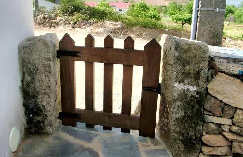 Salsas Casa | Charming house in Parada with mountain view and fenced garden