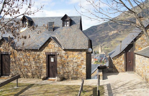 Pujo Casa | Encantadora casa en Salardú con vistas impresionantes by Eth Flòc