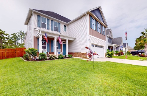 Myrtle Grove Casa | Charming house near the water with a large yard & firepit - dog-friendly