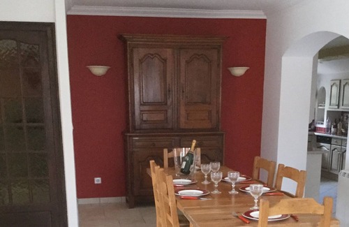 Villecroze Villa | Encantadora casa en una parcela totalmente vallada