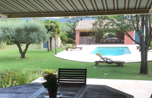 Villecroze Villa | Encantadora casa en una parcela totalmente vallada