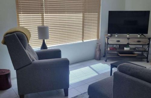 Tempe Casa | Charming House Pool Near Kiwanis Park Freeways