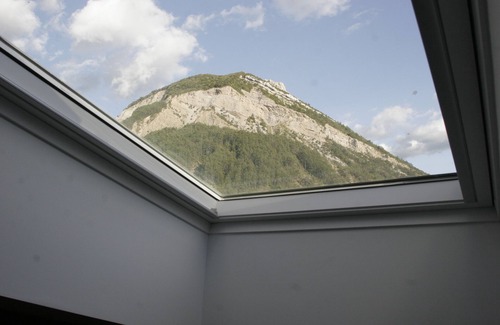 Luc-en-Diois Casa | Encantadora casa de pueblo recientemente renovada con 4 dormitorios y un hermoso jardín.