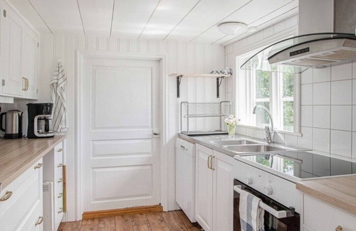 Johanneshov Casa | Charming house with beach,jetty,sauna,boats 9 km from Gränna and Lake Vättern