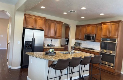 North Las Vegas Casa | Charming house with saltwater pool and hot tub