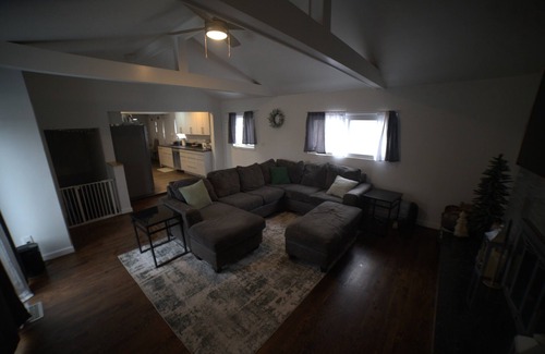 St. Clair Shores Casa | CHARMING HOUSE ON THE NAUTICAL MILE
