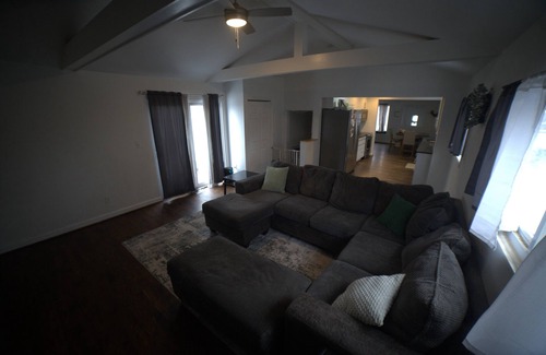 St. Clair Shores Casa | CHARMING HOUSE ON THE NAUTICAL MILE