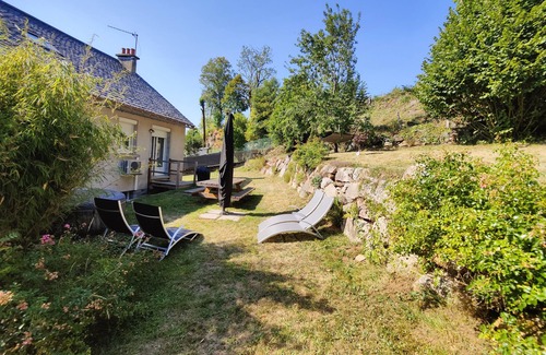 Salers Casa | Charming house very close to the village center