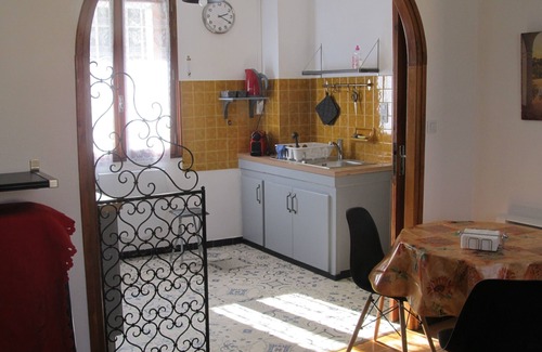 Sablet Casa | Charming house, village center overlooking the garden