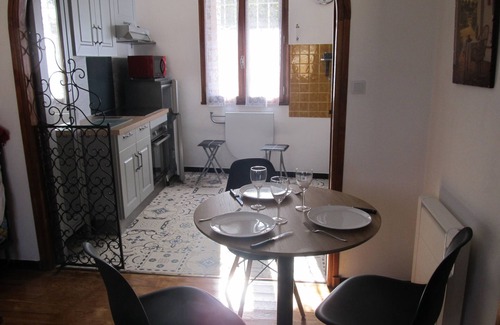 Sablet Casa | Charming house, village center overlooking the garden