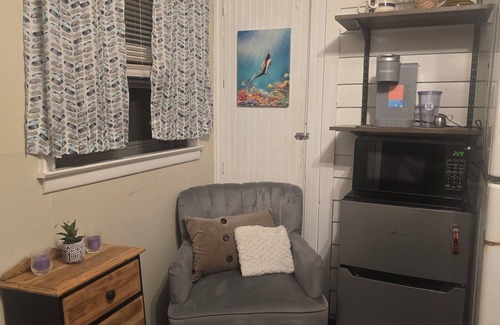 Wurtsboro Casa | Charming house with brook in the picturesque Village of Wurtsboro min from shops