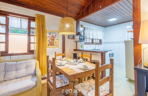 Barra Velha Apartamento | Charming House With BBQ by the sea Mon0099