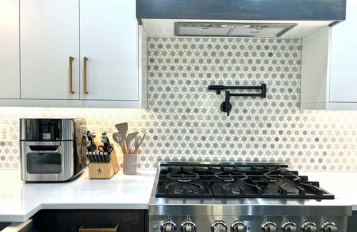 Dallas Casa | Charming house with Hot Tub and Steamer Shower in delightful Dallas