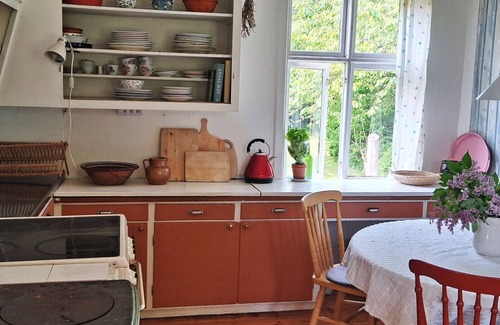 Henan Chalet De Esquí | Charming house with kayaks, 300m from the sea on Orust | SE09139